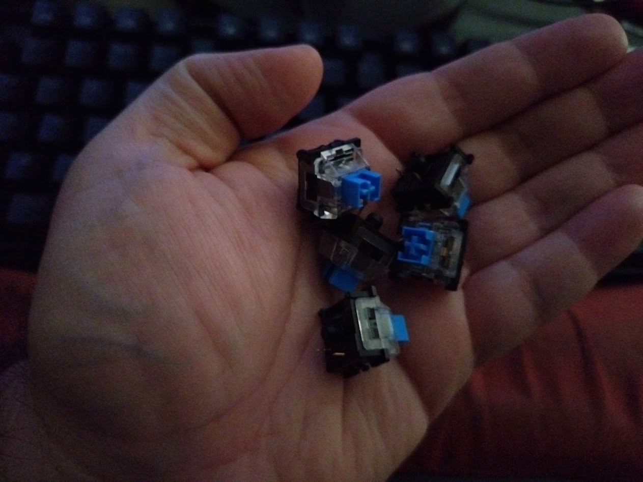 Redragon K552 Kumara Gaming Tastatură Mecanică Tenkeyless cu Outemu Blue comutatoare și iluminare RGB (Engleză US)