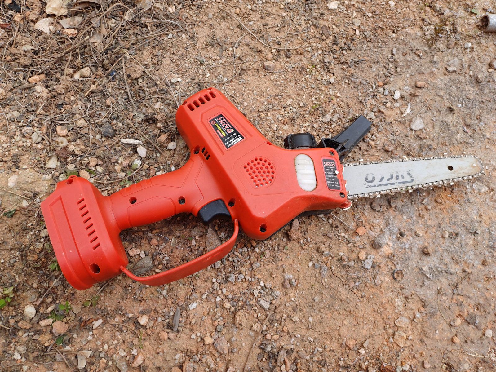 Sucko Pruning Battery Chainsaw 2x4Ah Brushless 21V 1.45kg with Blade 20cm