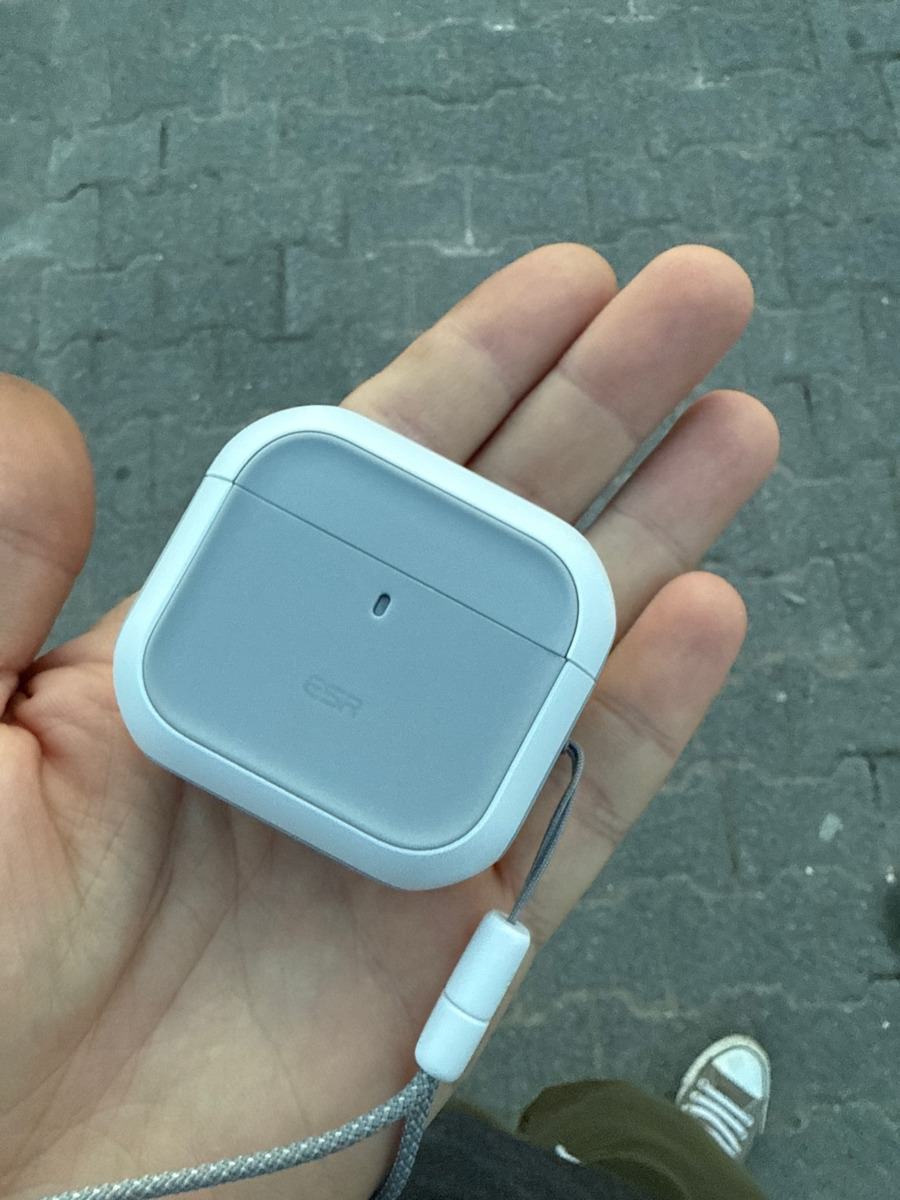 ESR Orbit Halolock Magsafe Hülle Silikon in Blau Farbe für Apple AirPods 4