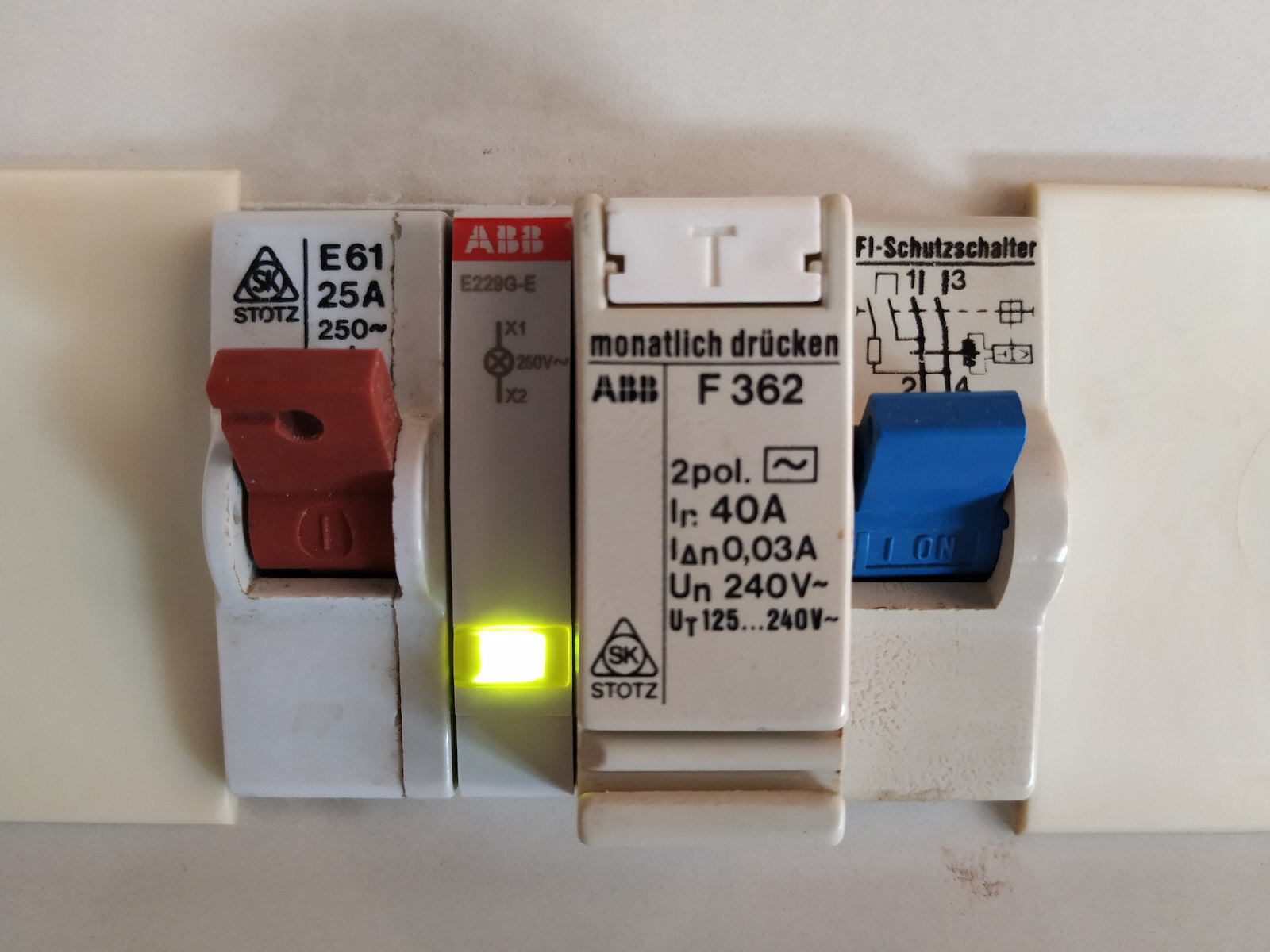 Abb Single Yellow Panel Indicator Light