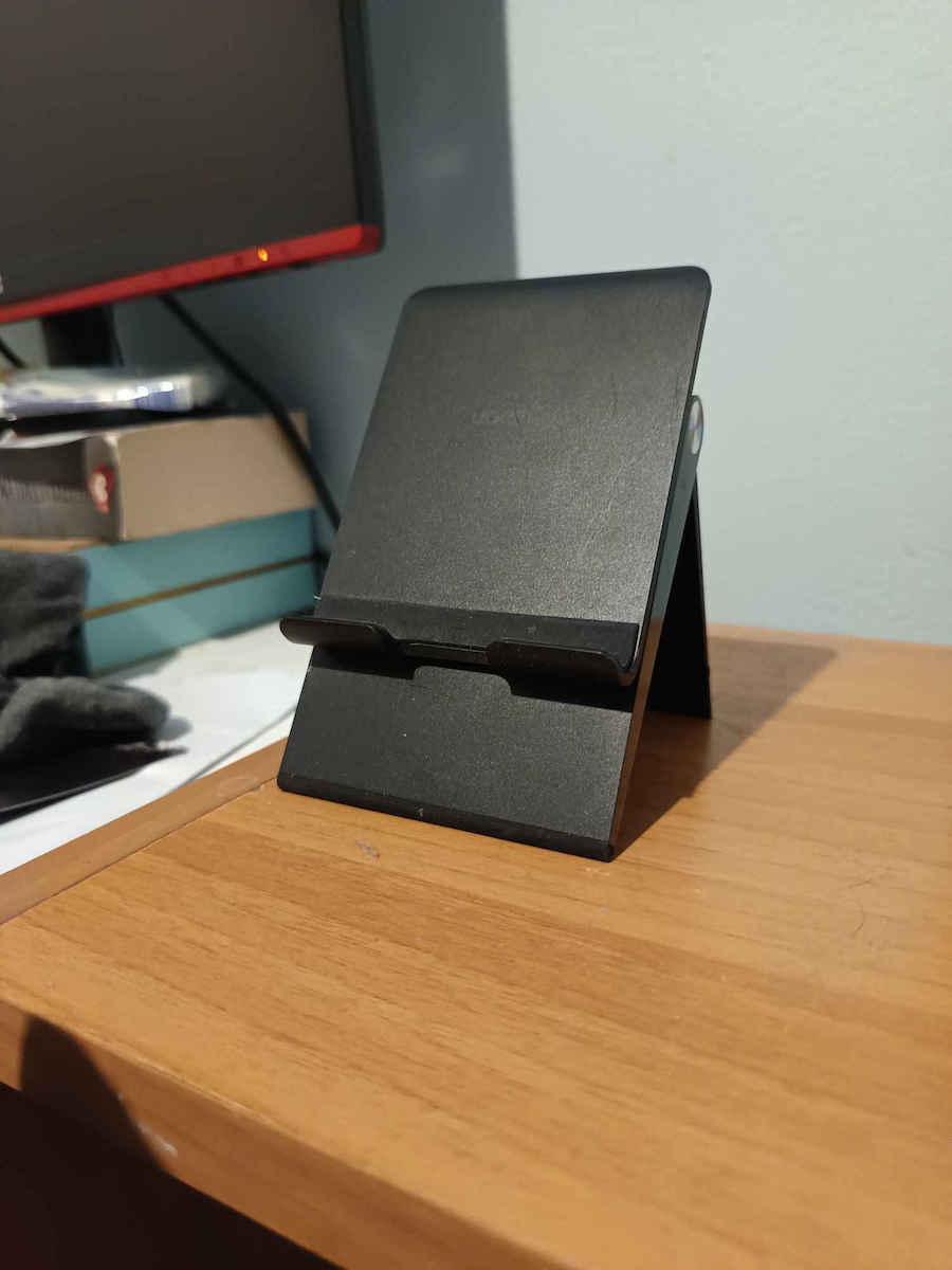 Ugreen LP247 Desk Stand for Mobile in Black color