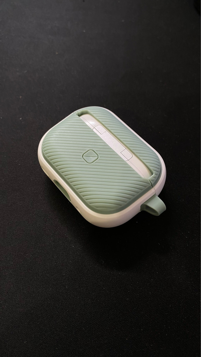 Uniq Case Plastic / Silicone in White color for Apple AirPods 1 / AirPods 2