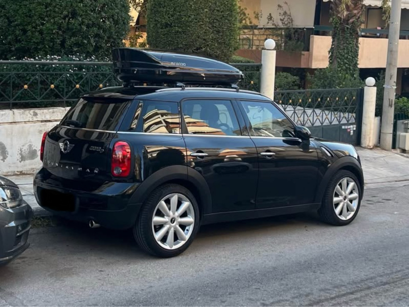 Menabo Mania Car Roof Box 400lt Black Glossy