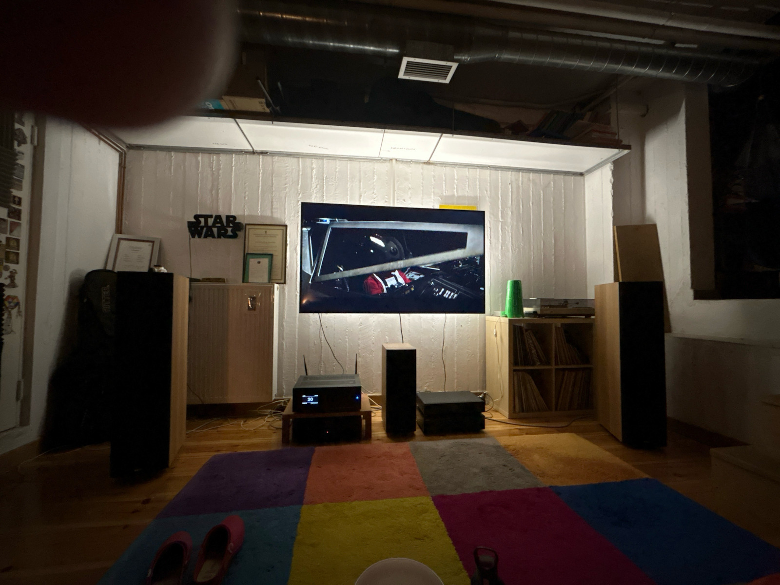 Brateck LVW02E-48T Wall TV Mount with Arm up to 70" and 70kg Black