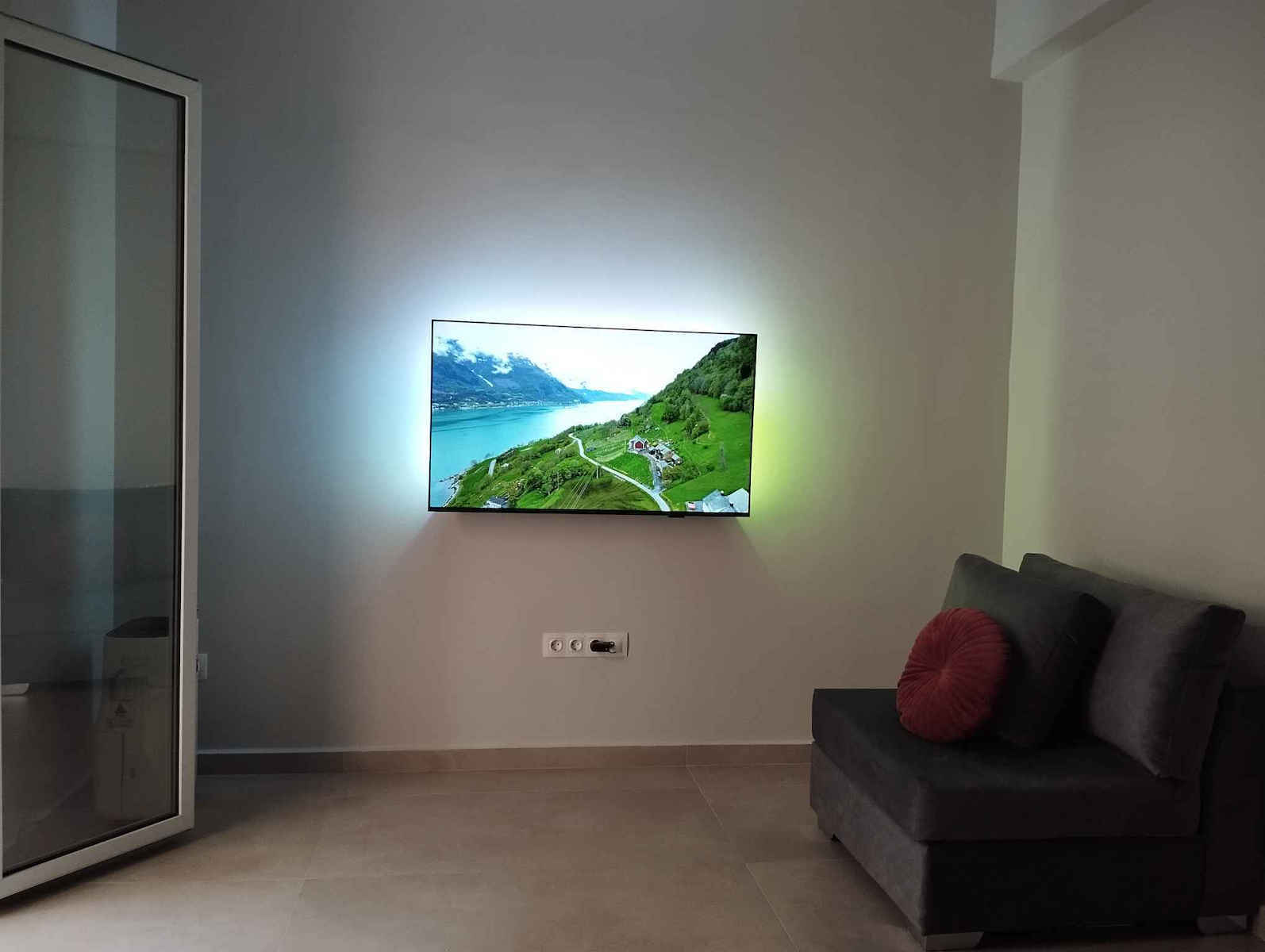 Philips Смарт Телевизор 43" 4K UHD QLED PUS8209 HDR (2024)