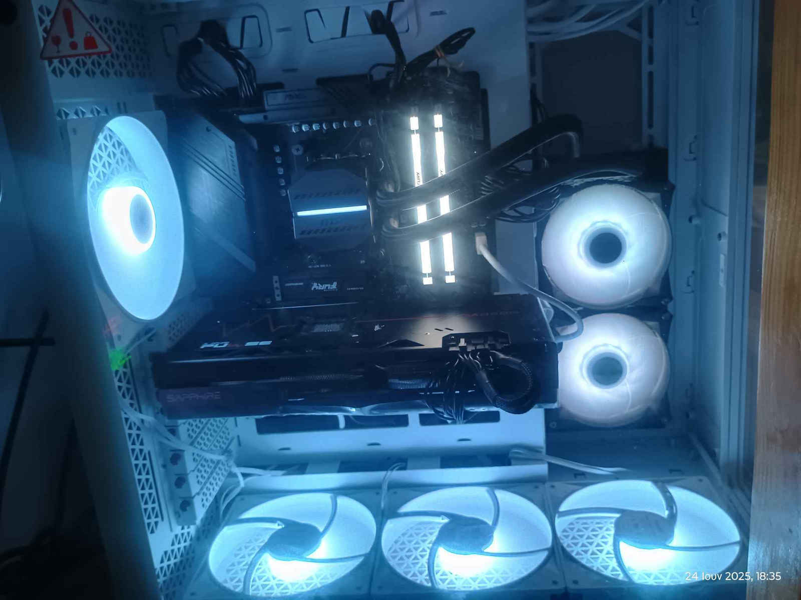 Be Quiet Light Wings LX Case Fan 140mm (1200rpm / 56cfm) with ARGB Lighting and 3-Pin / 4-Pin PWM Connection 3pcs White