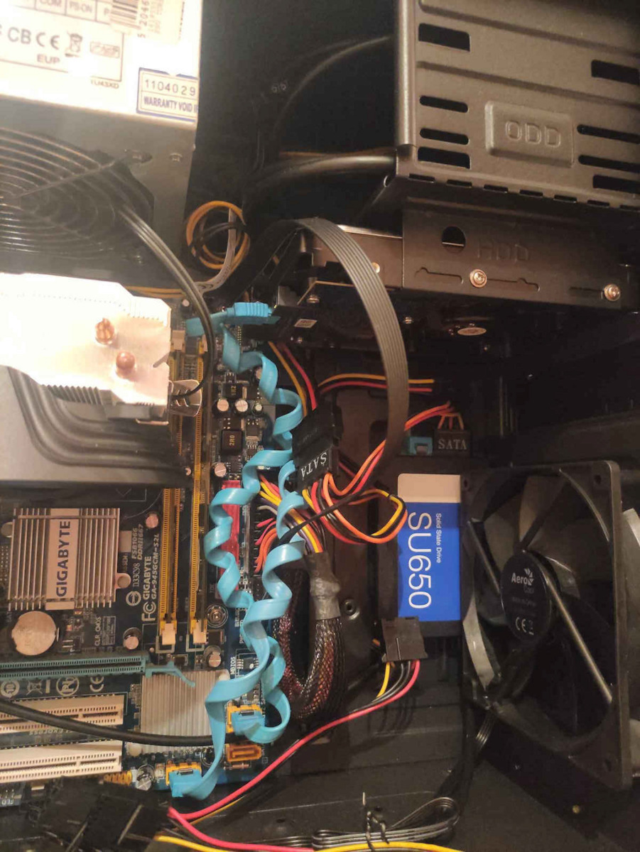 Aerocool Force 12 Ventilator Pentru Carcasă 120mm (1000rpm / 24.8cfm) Fără Iluminare LED și Conexiune 3-Pin / Molex Cu 4 Pini