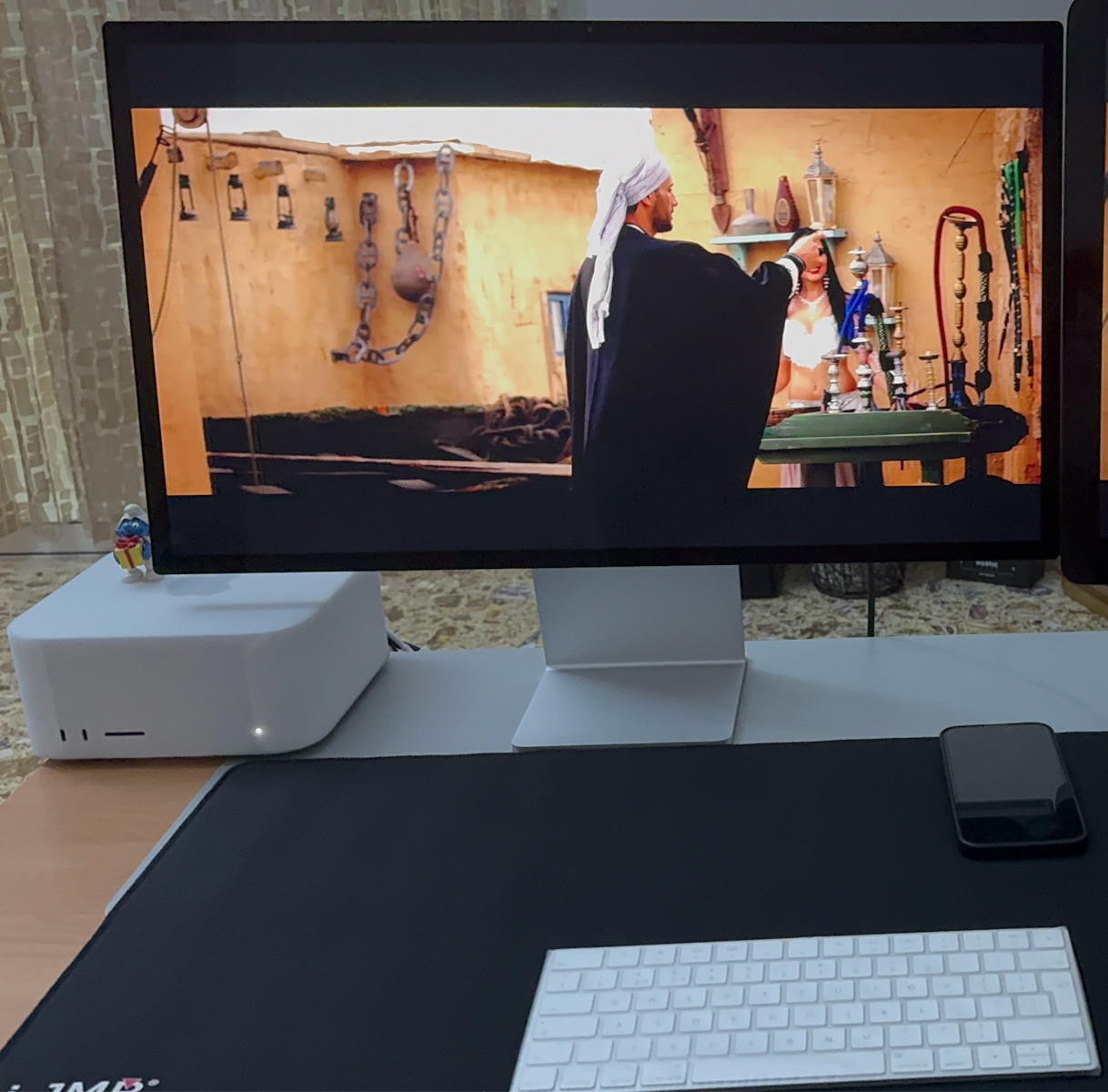 Apple Studio Display (2022) Monitor 27" 5120x2880 Alb Sticlă Standard Suport Reglabil Pe Înălțime Și Înclinare