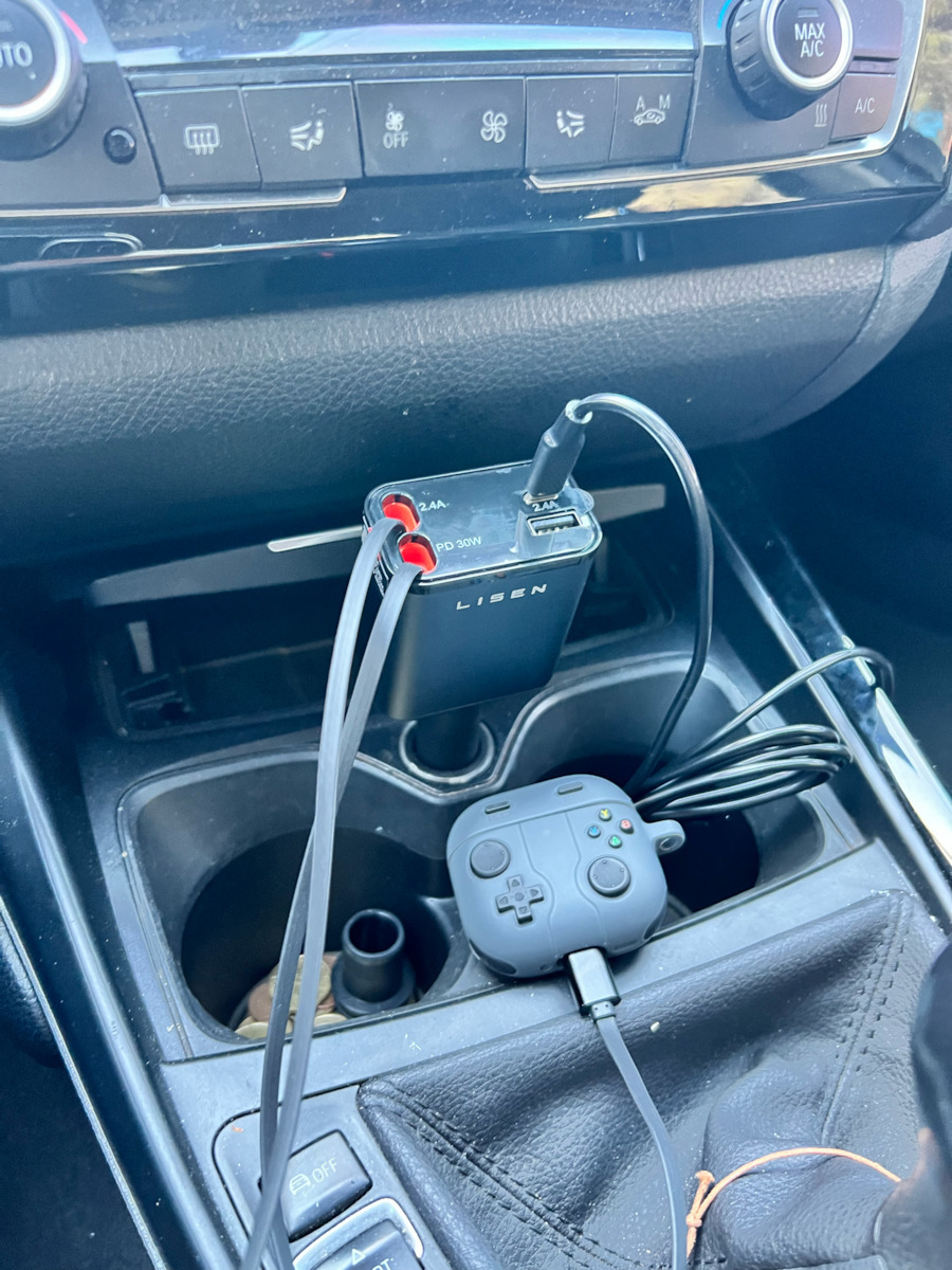Lisen Încărcător Auto 69W cu Porturi: 1xUSB 1xType-C împreună cu Cablu Integrat / Lightning Gri Culoare