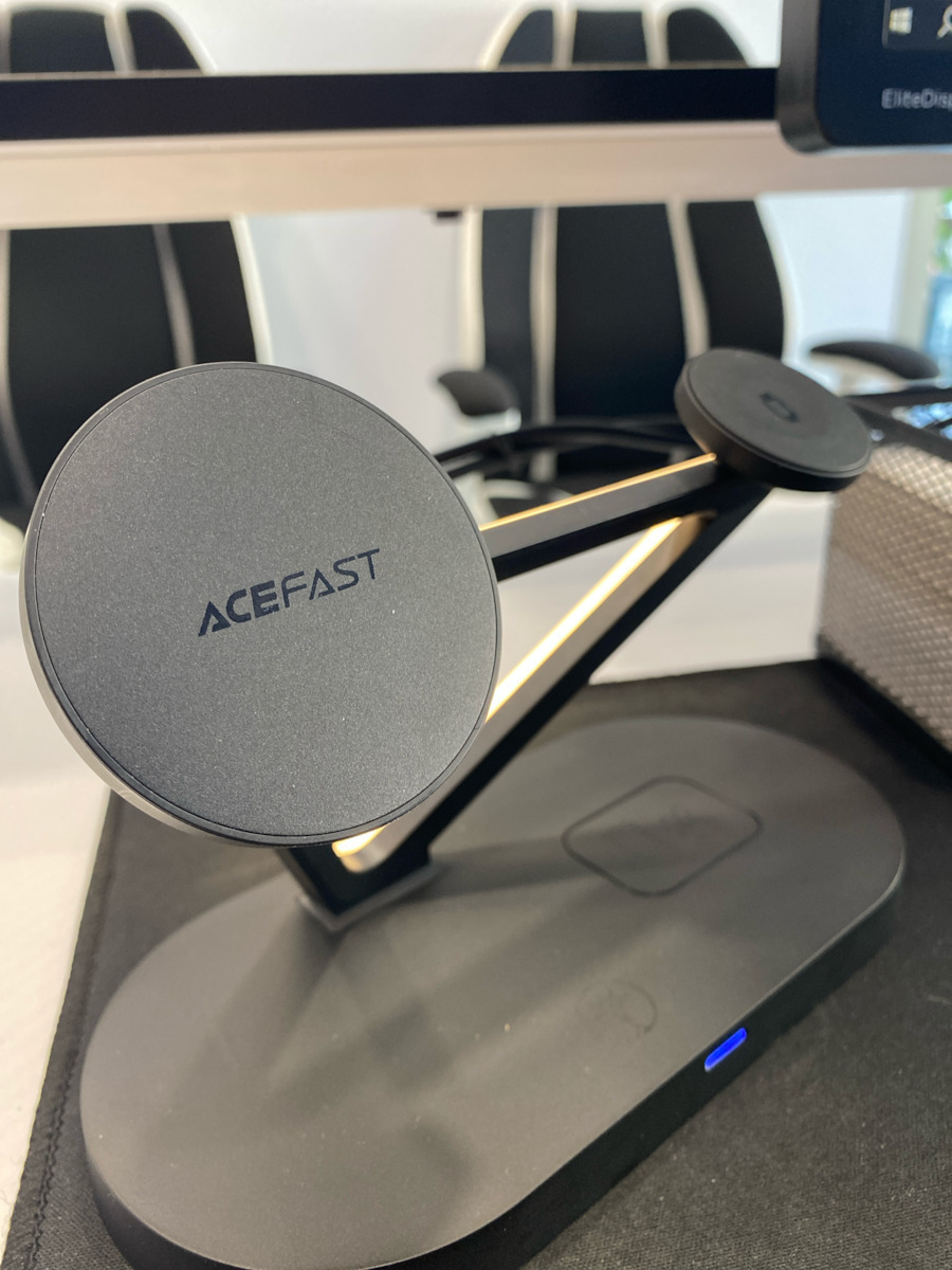 Acefast Φορτιστής Magsafe με Θύρα USB-A 15W Μαύρος (E9)