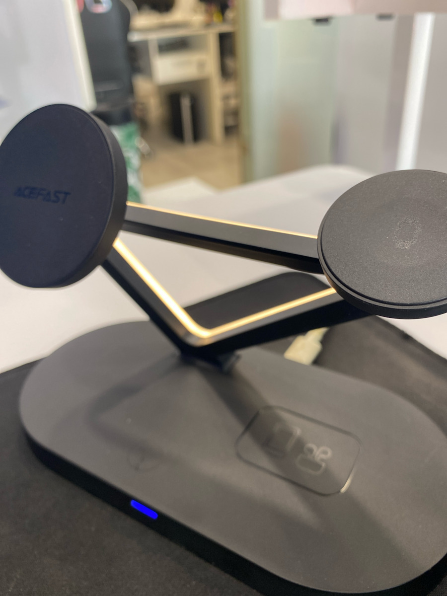 Acefast Φορτιστής Magsafe με Θύρα USB-A 15W Μαύρος (E9)