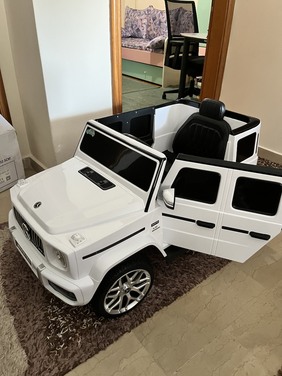 Mercedes AMG G63 Cu Un Loc cu Telecomandă Licențiat 12 Volți Alb