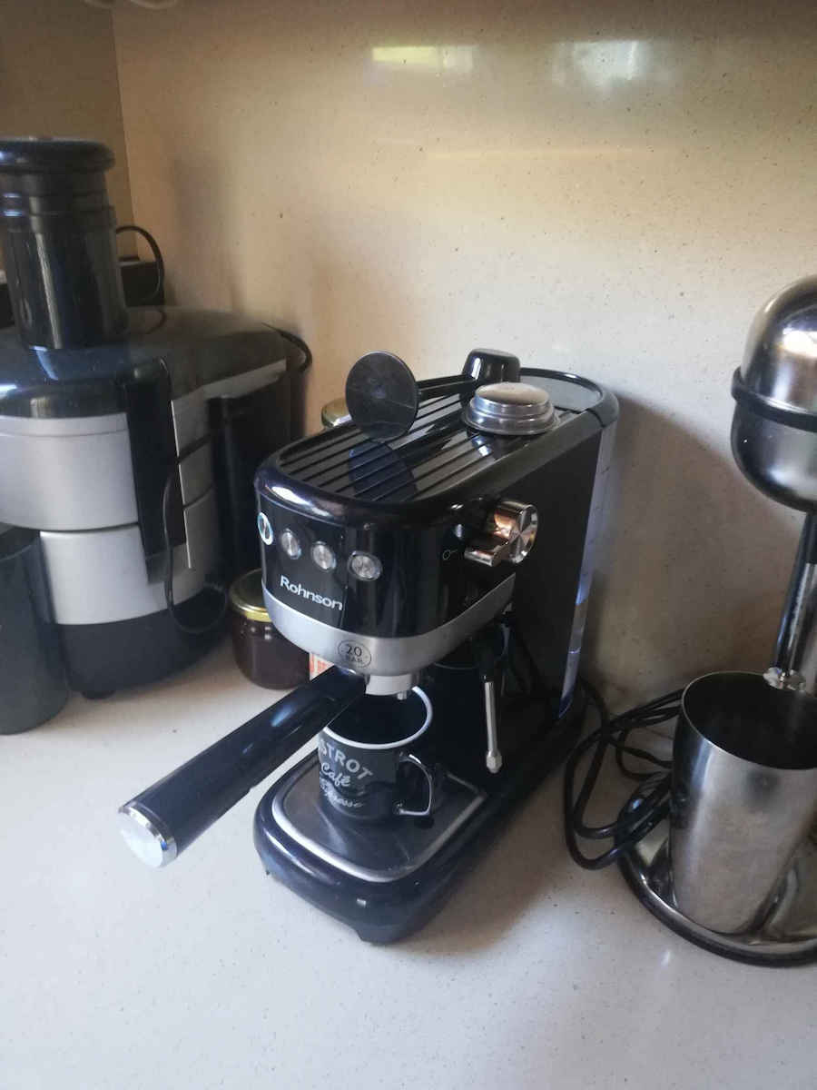Rohnson Μηχανή Espresso 1350W Πίεσης 20bar Μαύρη R-98014