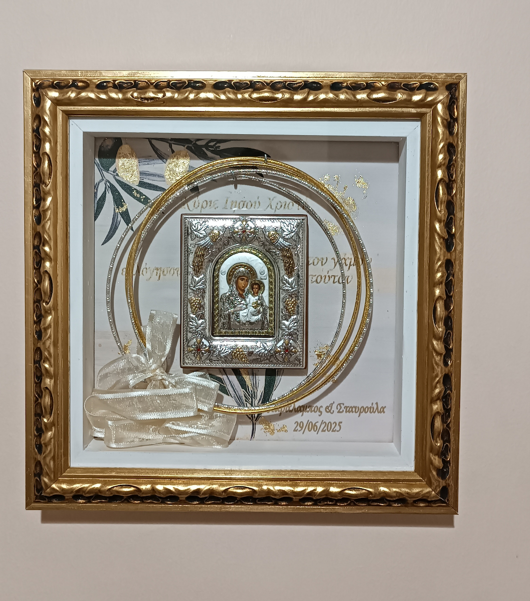 Wooden Carved Luxury Gold Wedding Crown Case with Glass 30x30 cm Wall-Mounted Fabric Background Olive Gold Stamping Wish