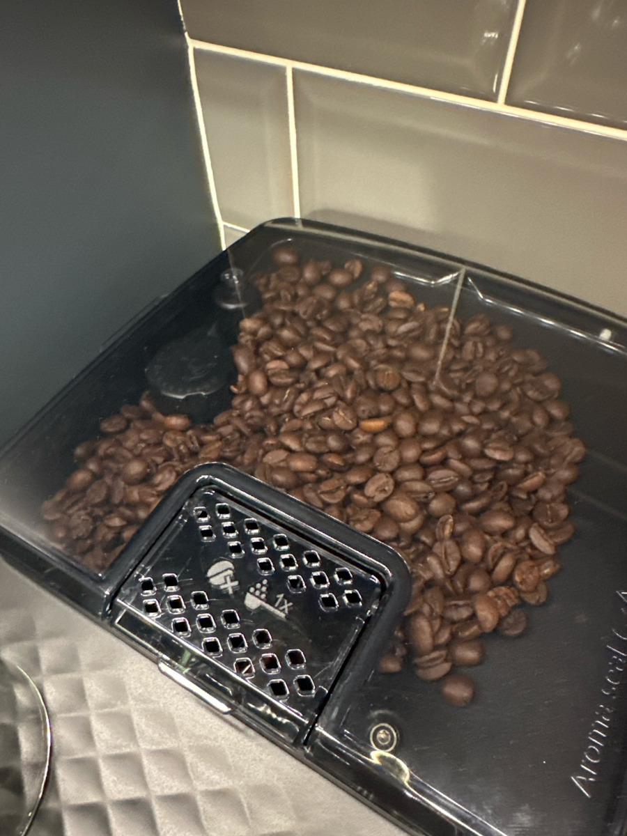 Philips Series 2200 Αυτόματη Μηχανή Espresso 1500W Πίεσης 15bar με Μύλο Άλεσης Μαύρη EP2220/10