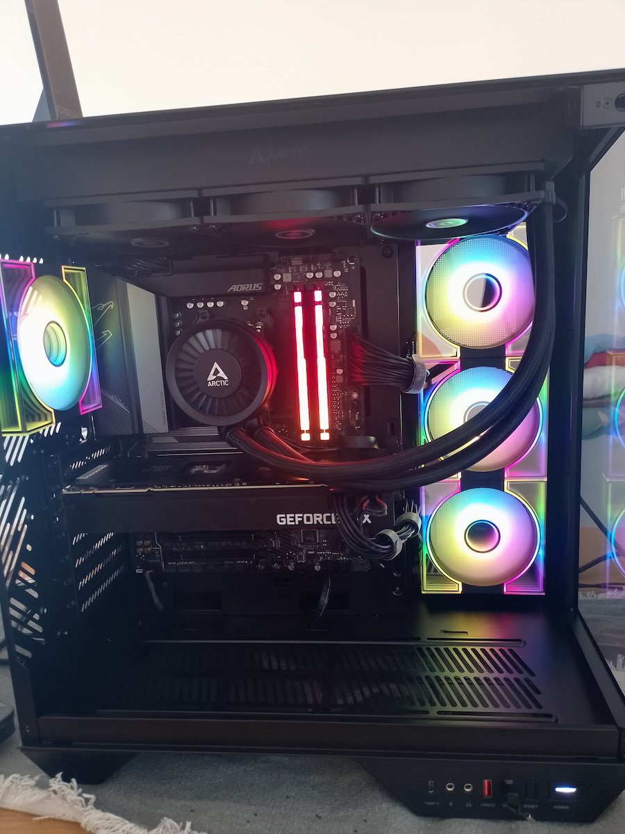 Darkflash DY470 (+fans & gpu bracket) Gaming Middle Tower Carcasă Calculator cu Fereastră Laterală și Iluminare RGB Negru