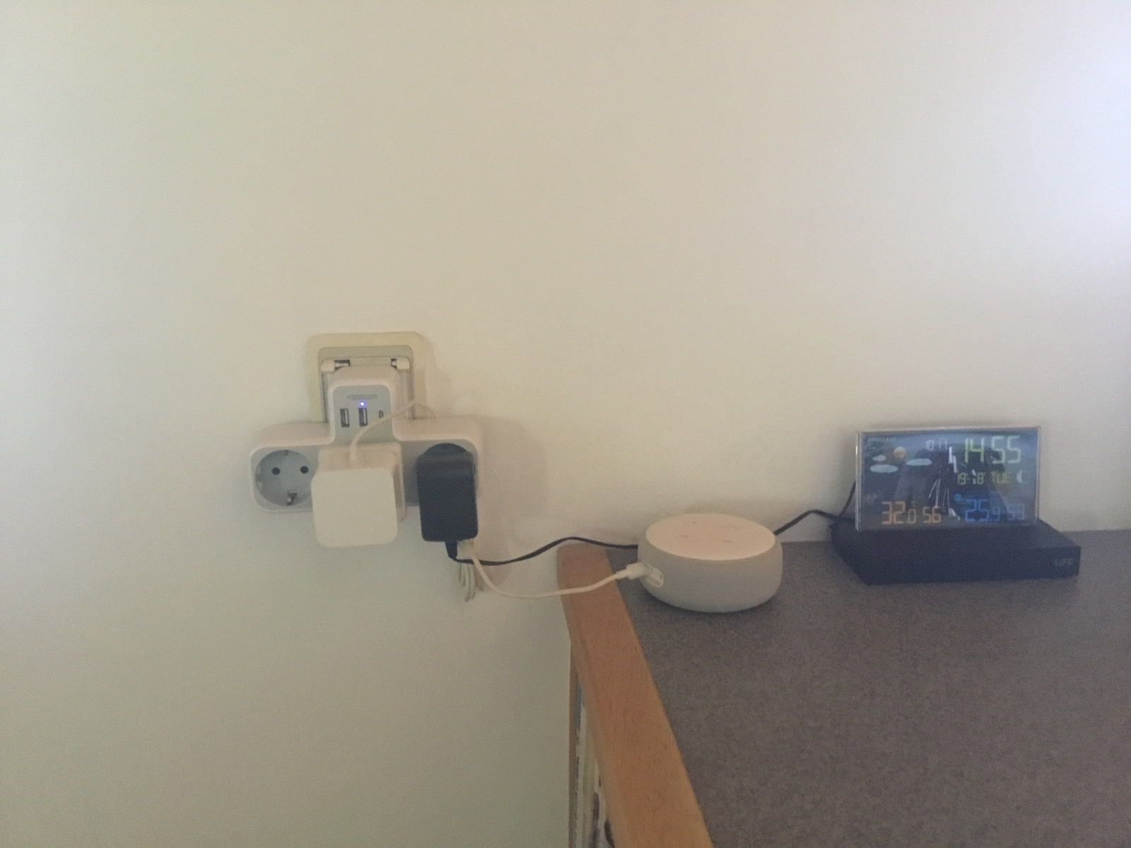 Tessan T-Shaped Wall Plug 3 Positions with 2 USB-A and 1 USB-C