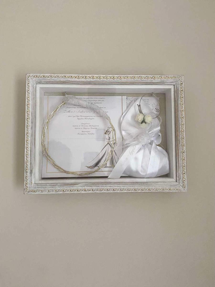 Wall-Mounted Rectangle Wedding Crown Case White 35x25cm