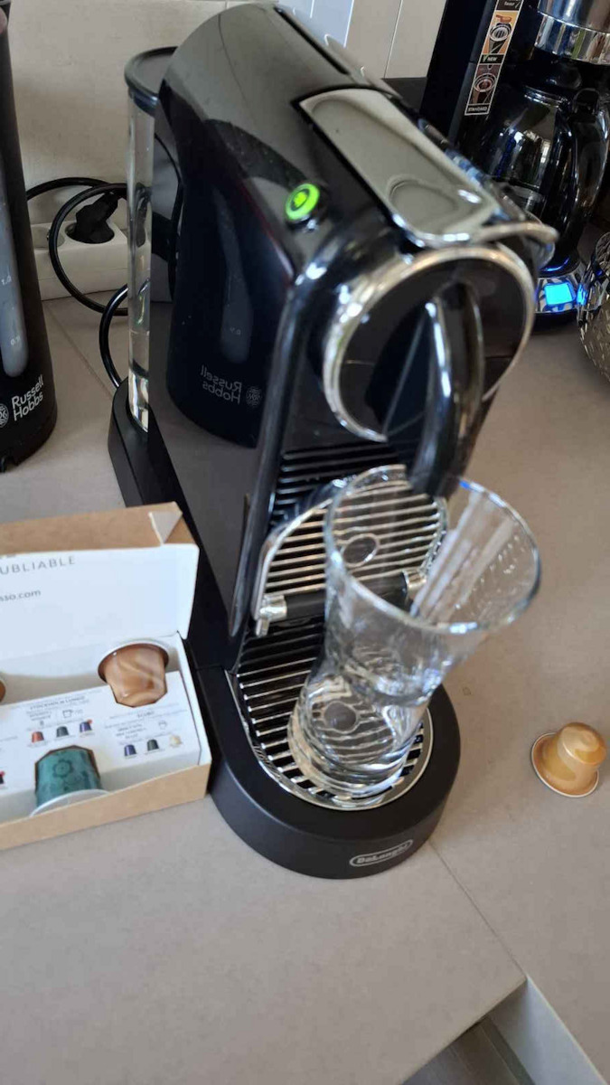 De'Longhi Citiz & Milk Pod Coffee Machine Nespresso Pressure 19bar with Milk Frother Black