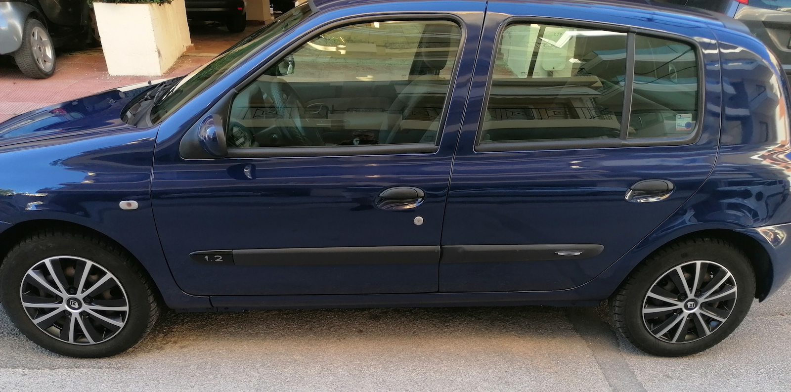 Versaco Set Capace de Roți Auto Rapide Compatibilitate Renault 4 Bucăți 14 Argintii/Negre