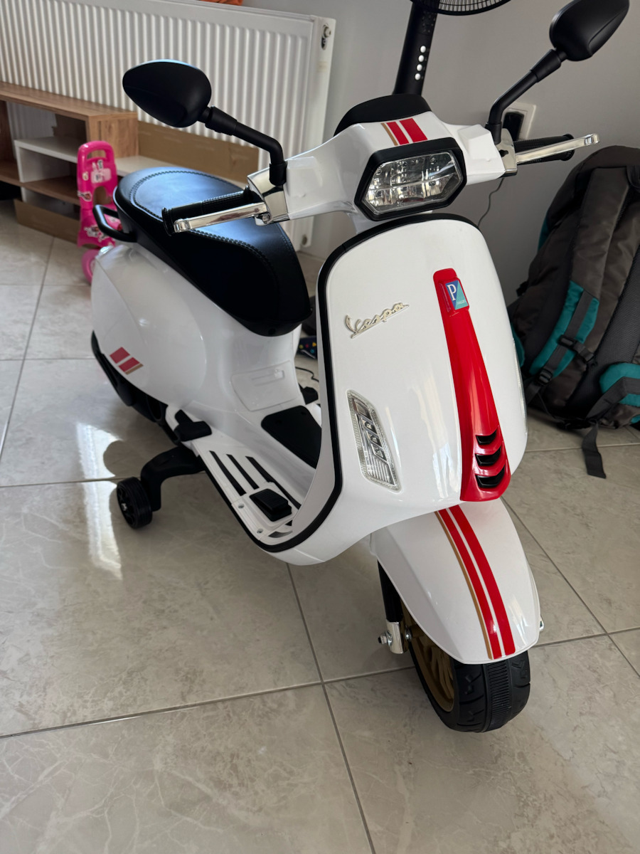 Licensed Vespa Sprint Racing 60s Electric 12 Volt White