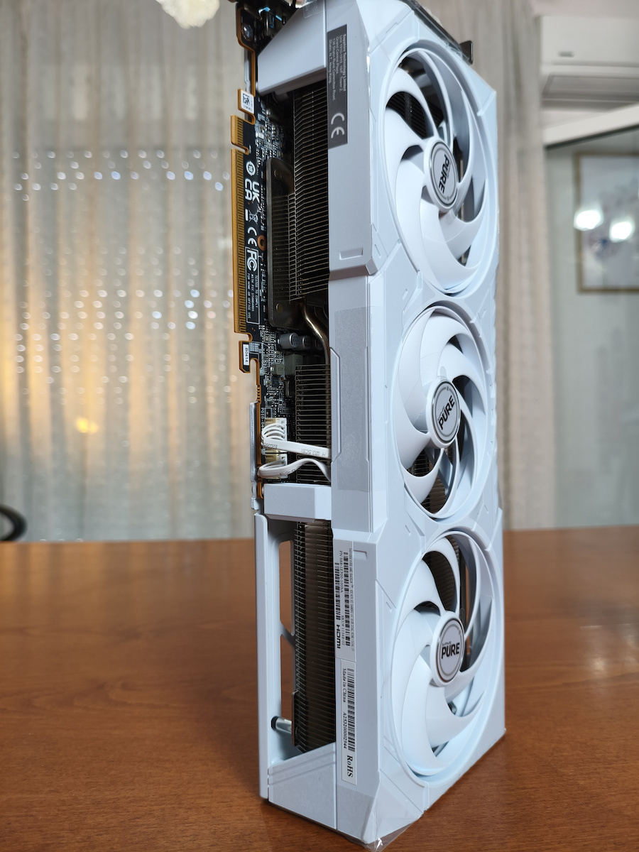 Sapphire Radeon RX 9070 XT 16GB GDDR6 Pure Видеокарта
