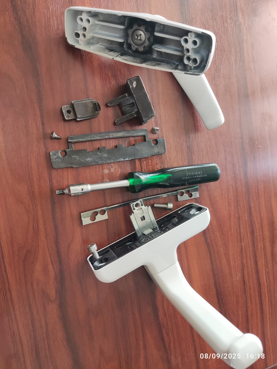 Giesse Espag Window Handle White 01094