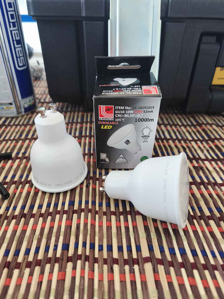 Adeleq Bec LED 10W pentru Soclu GU10 și Formă MR16 Alb natural 1000lm Reglabil în intensitate