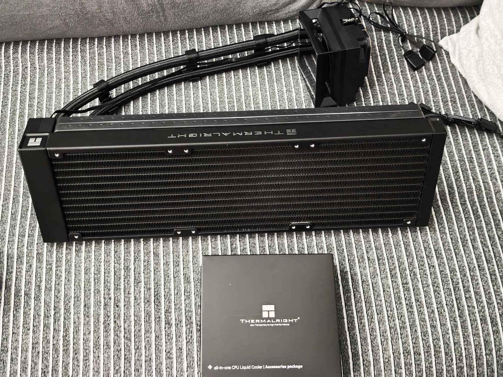 Thermalright Hyper Vision 360 UB ARGB Water Cooling System AIO CPU With 3 Fans 120mm