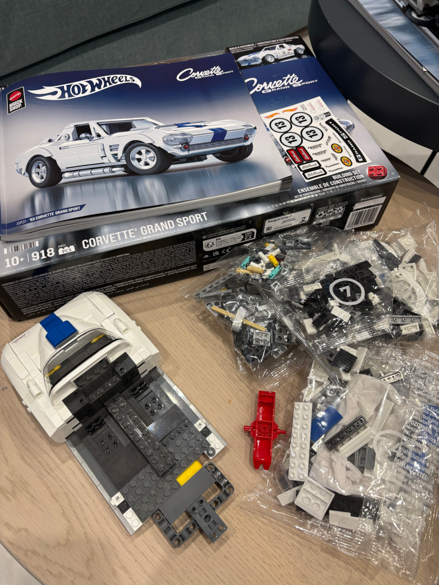 Mattel Brick Shop Τουβλάκια Hot Wheels Elite Series Corvette για 10+ Ετών 918τμχ