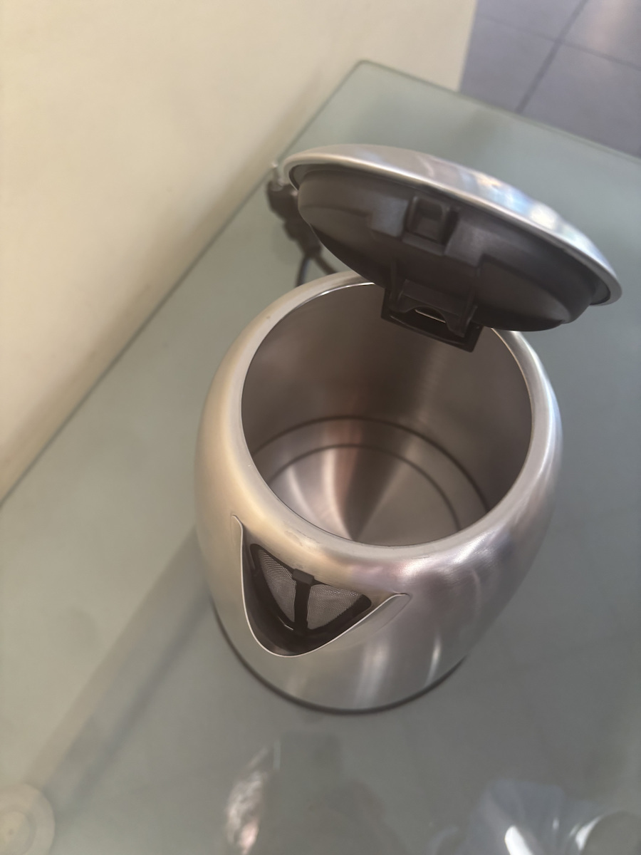 IQ Executive Reisekessel 1.7Es 2200W Silber