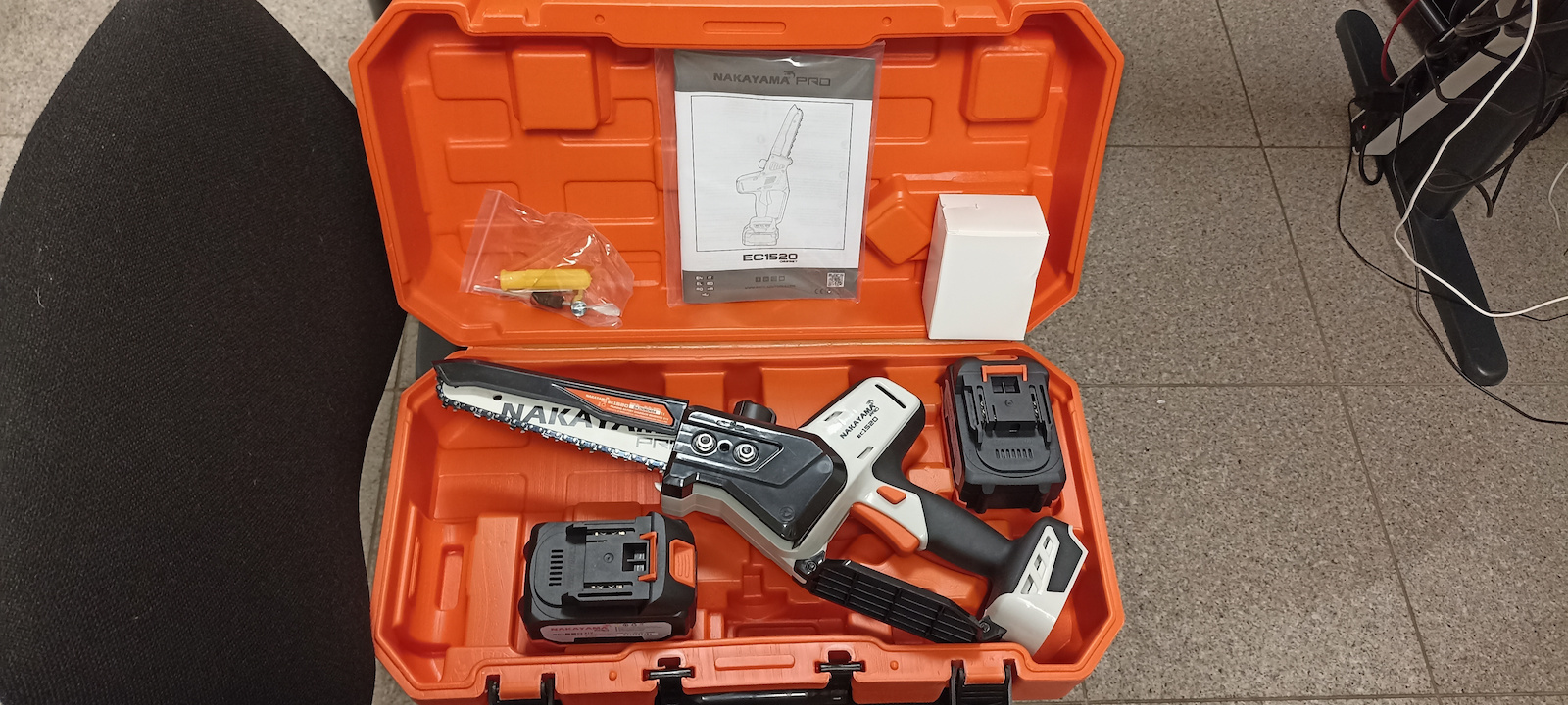 Nakayama EC1520 Кастрачка Верижен Трион на Батерия 2x5Ah 21V 1.4kg с Шина 20cm