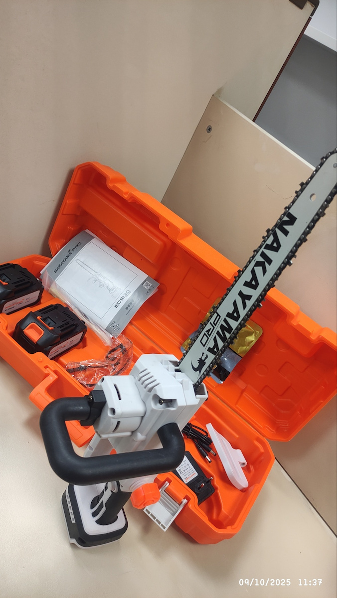 Nakayama EC1230 Battery Pruning Chainsaw 2x4Ah 21V 1.4kg with 30cm Blade