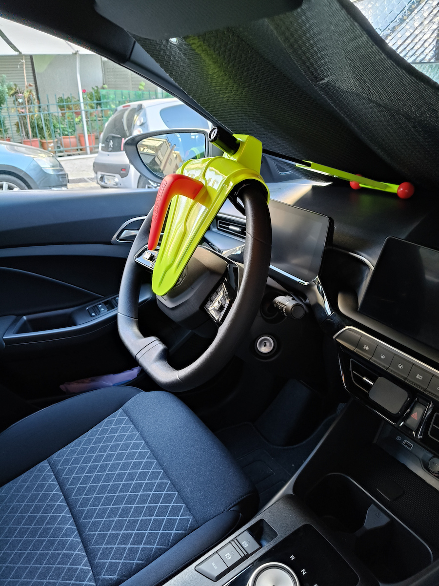Bullock Defender Anti-theft Car Steering Wheel Lock