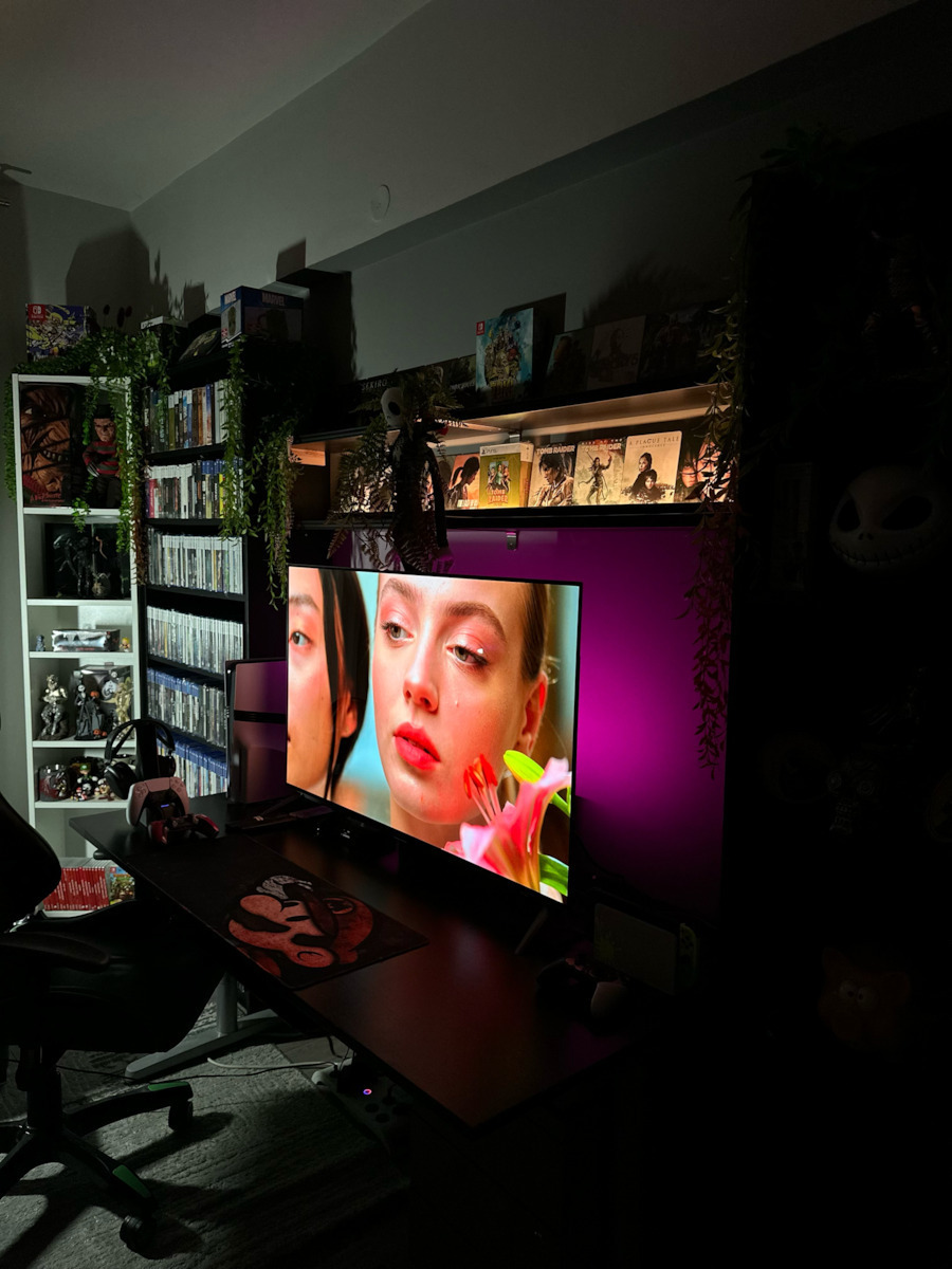 Gigabyte Aorus FO48U OLED HDR Монитор 47.5" 4K 3840x2160 с Време за Реакция 1мс GTG