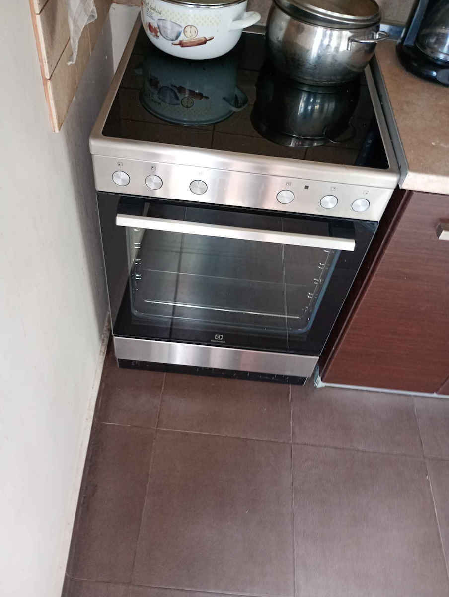 Electrolux Κουζίνα 73lt με Κεραμικές Εστίες Π59.6εκ. Inox