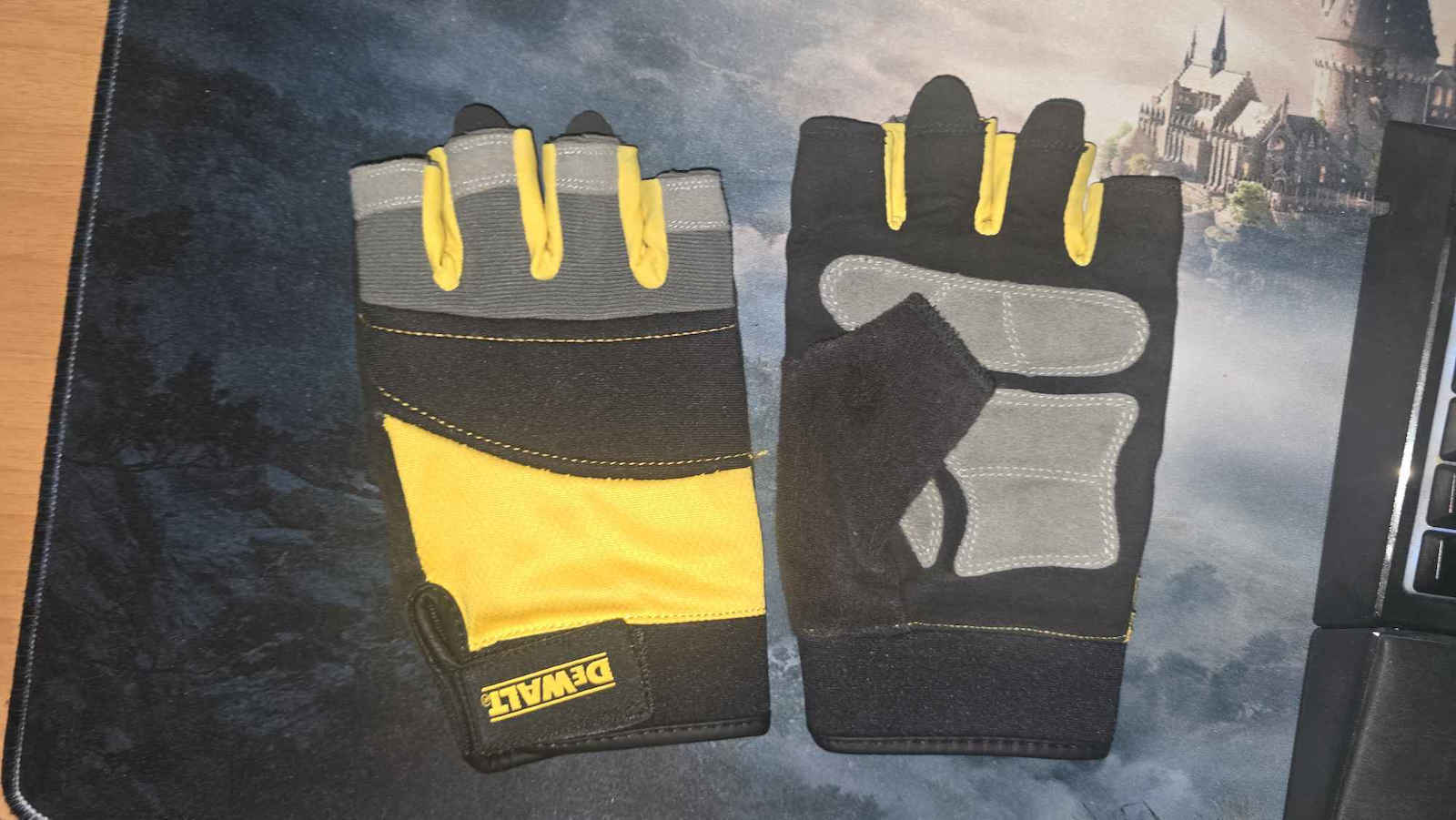 DEWALT Performance Gloves for Work Black Polyurethane, Nitrile/Latex Half 1pcs