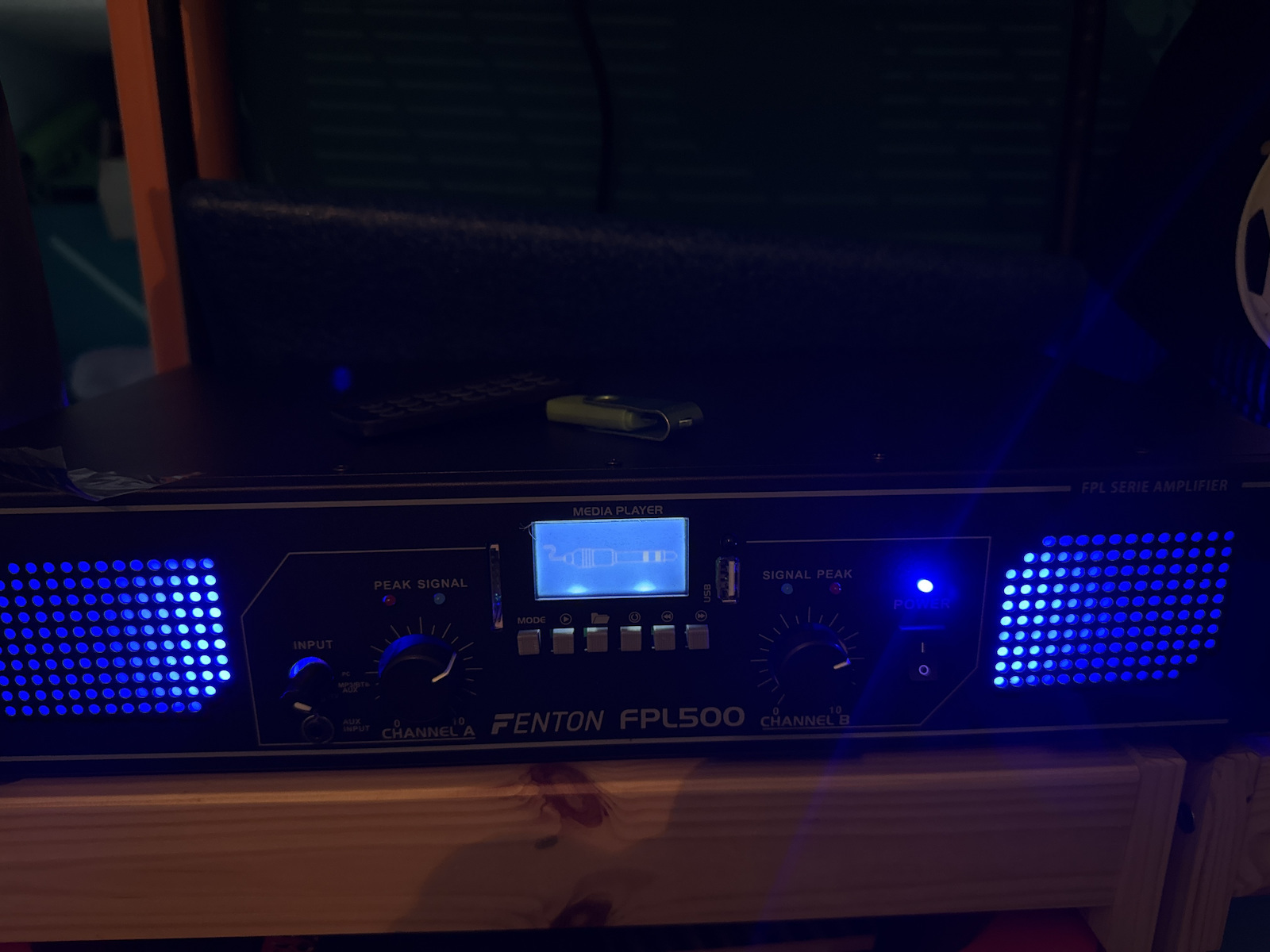 Fenton FPL500 PA Power Amplifier 2 Channels 250W/4Ω with Cooling System Equipped with USB/Bluetooth Black