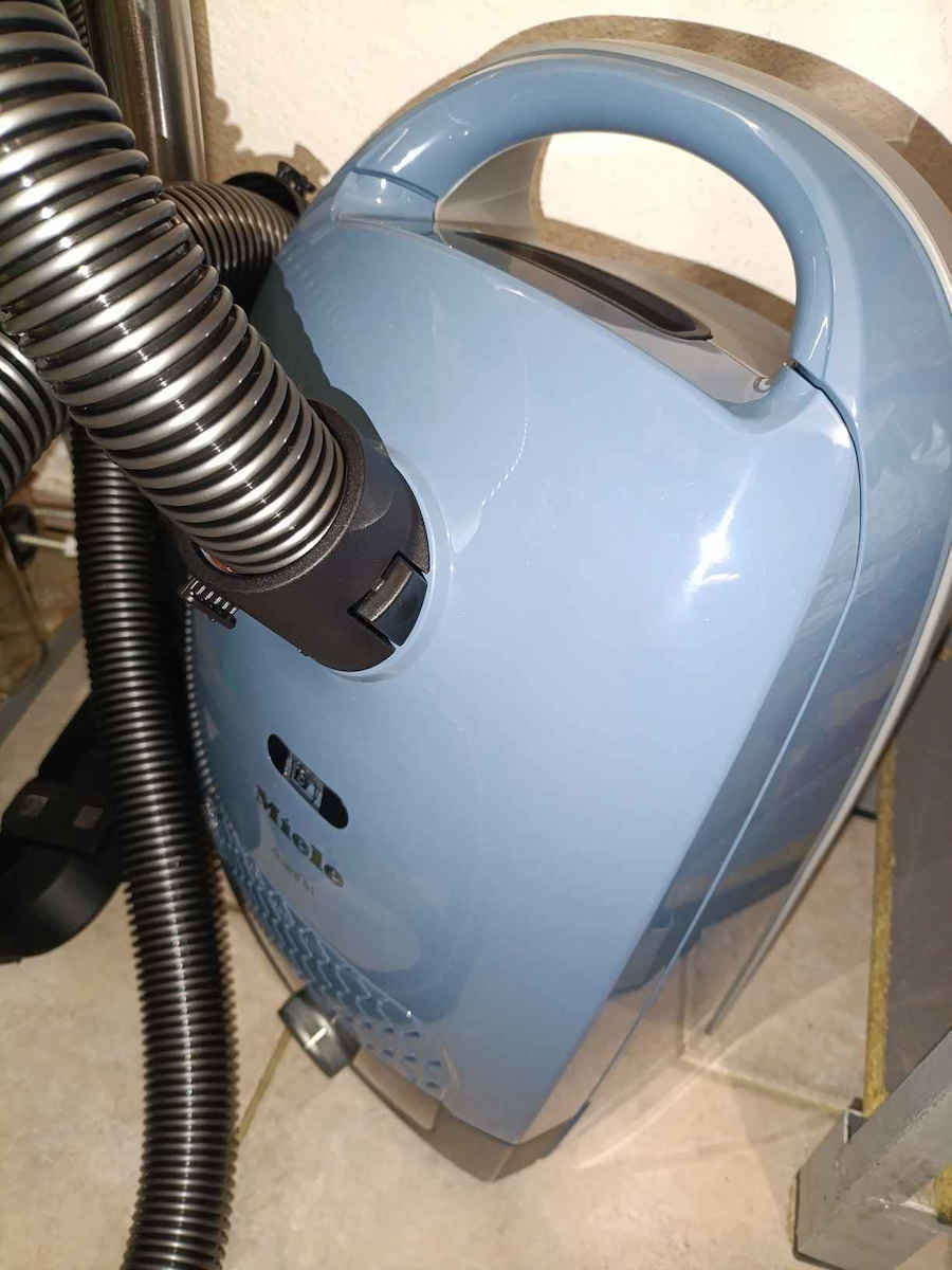 Miele Guard S1 Vacuum Cleaner 890W Bagged 3.5lt Scandinavian blue