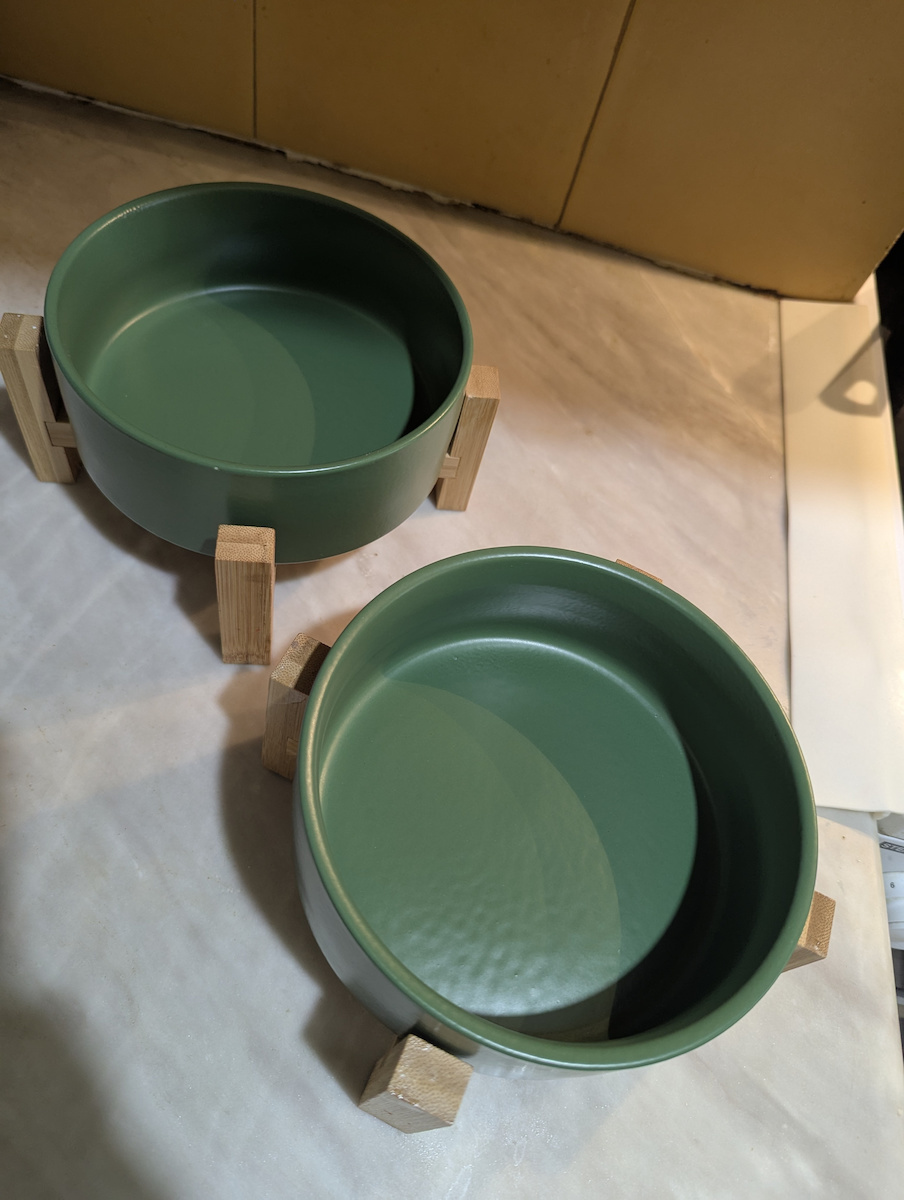 Glee Ceramic Bowl Food & Water for Dog & Cat with Base 800ml in Green Color