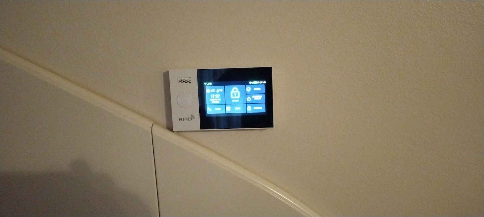 PGST H Wireless Alarm System with 3 Motion Detectors , 10 Door Sensors , Siren , 3 Remotes and 3 Tags (Wi-Fi)