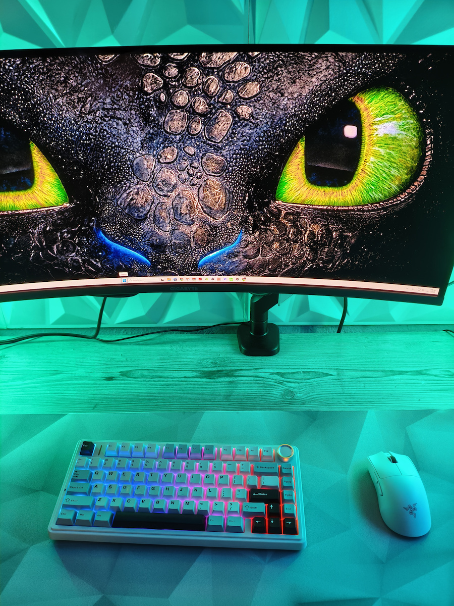 Gigabyte MO34WQC Ultrawide QD-OLED HDR Gebogen Monitor 34" QHD 3440x1440 175Hz mit Reaktionszeit 0.03ms GTG