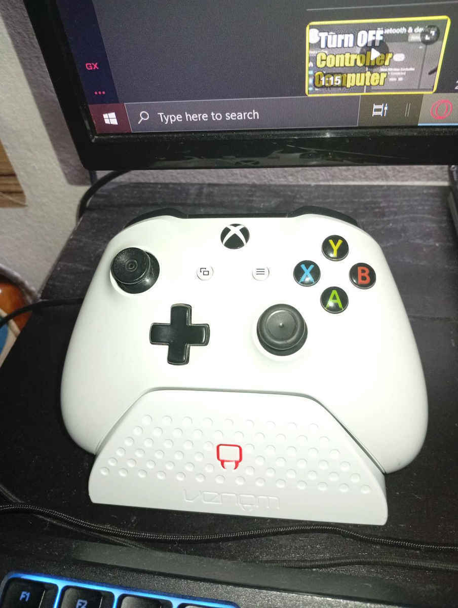 Venom Зарядна станция за 1 контролер XBOX Един / Xbox Series X/S - Xbox Серия X/S Бял