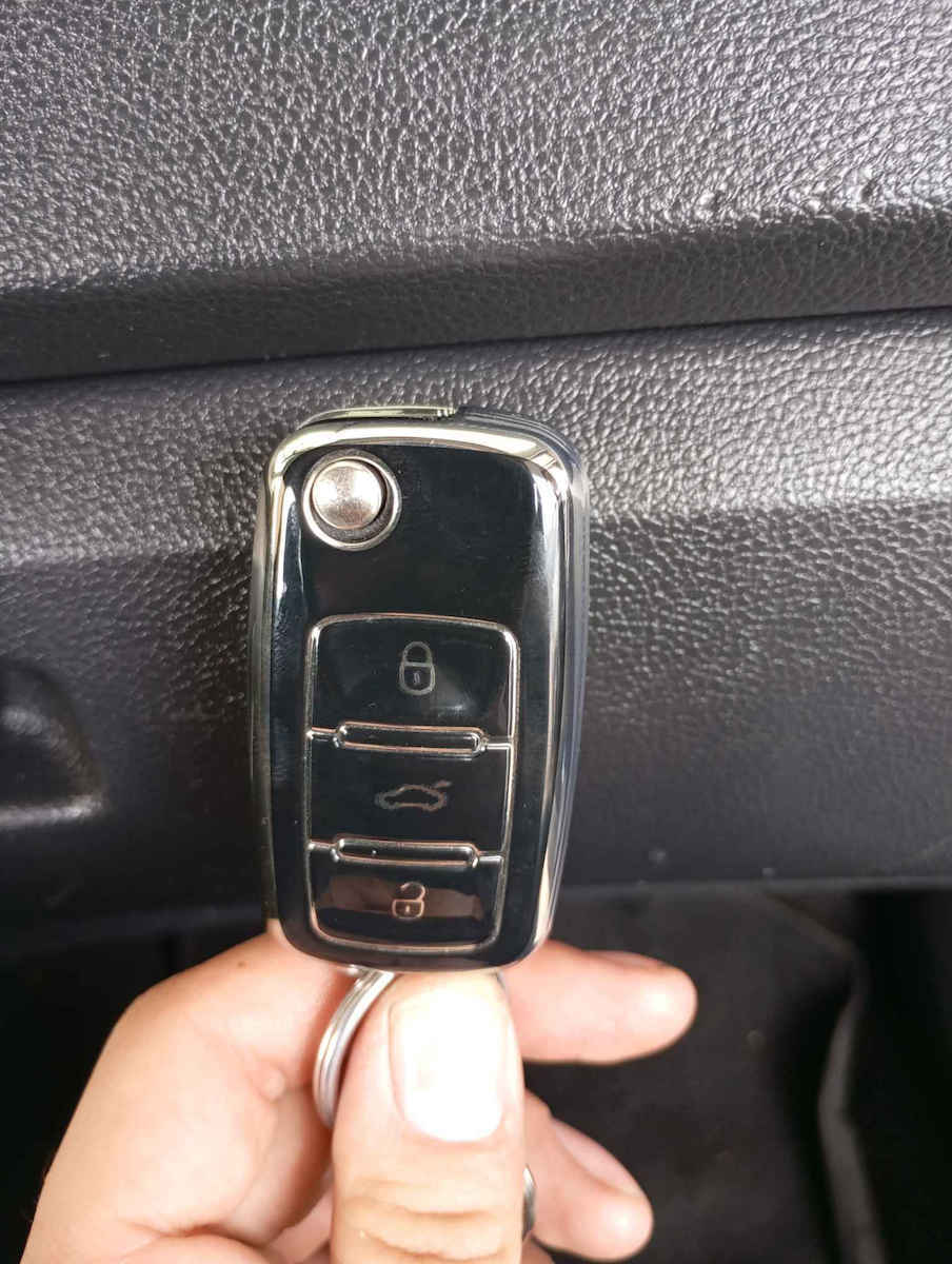 Car Key Cover Case made of with 3 Buttons for Seat / Skoda / VW in Black Color