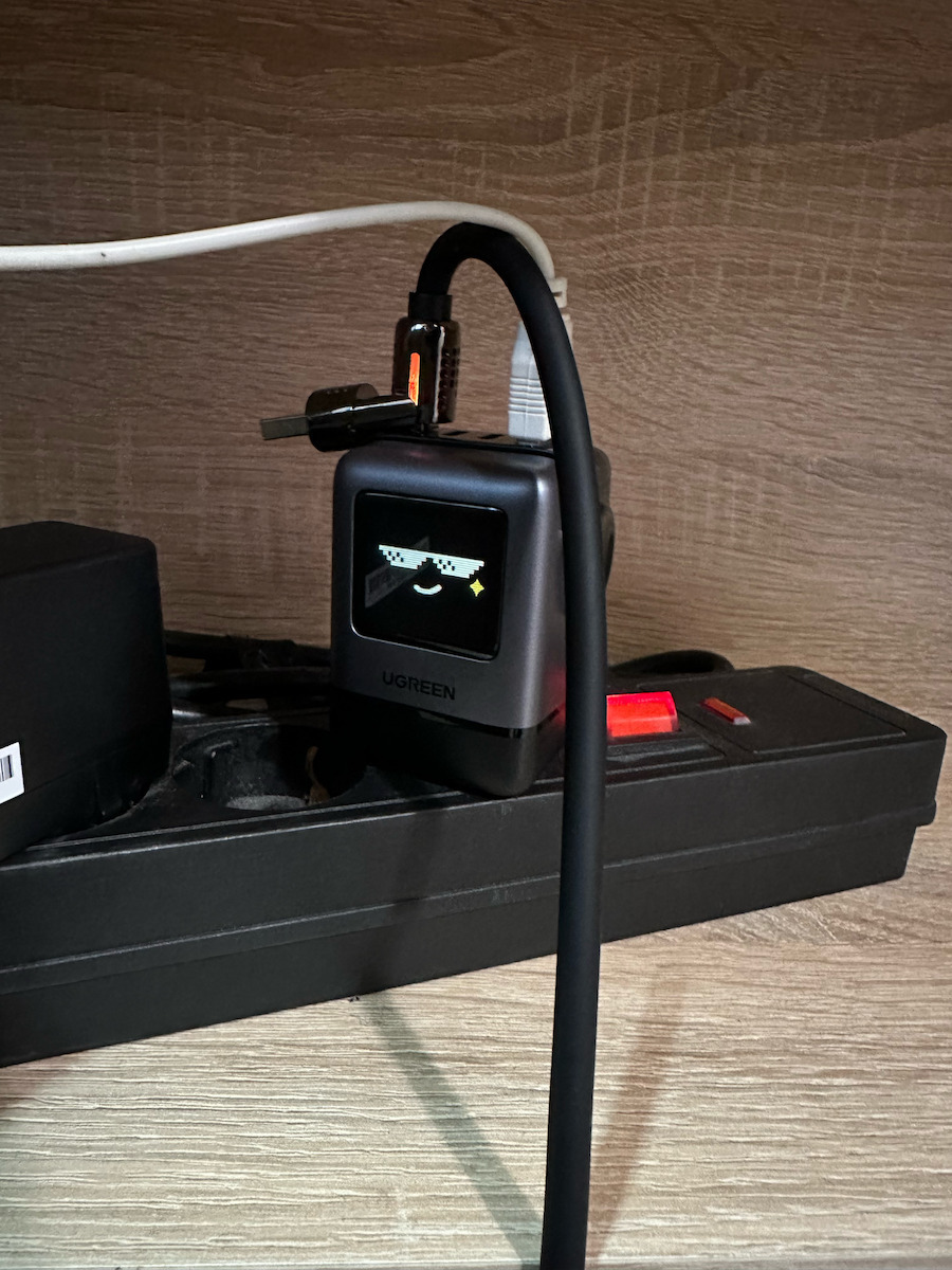 Ugreen Charging Stand GaN with USB-A Port and 3 USB-C Ports 100W Power Delivery / Quick Charge 4.0 in Gray color (X688)
