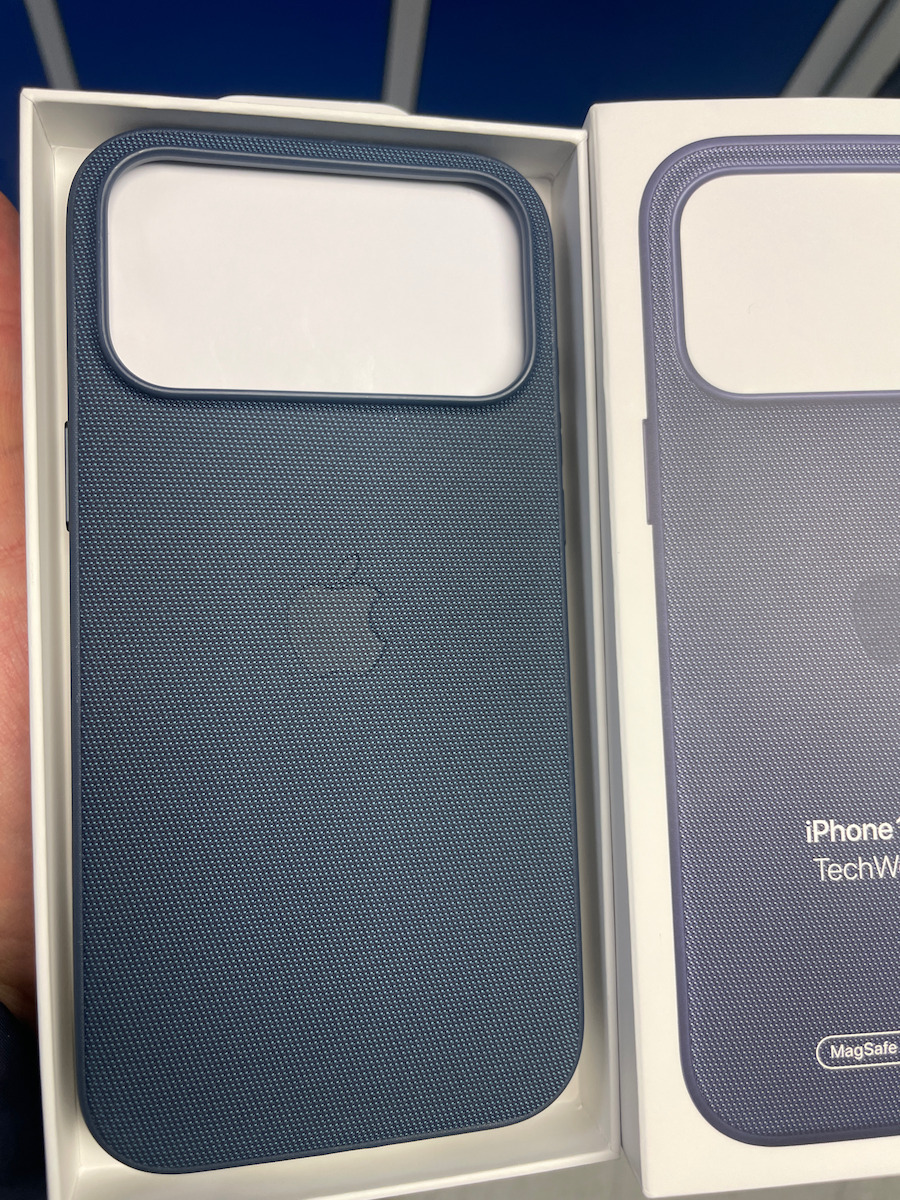 Apple TechWoven Case with MagSafe Back Cover Blue (iPhone 17 Pro