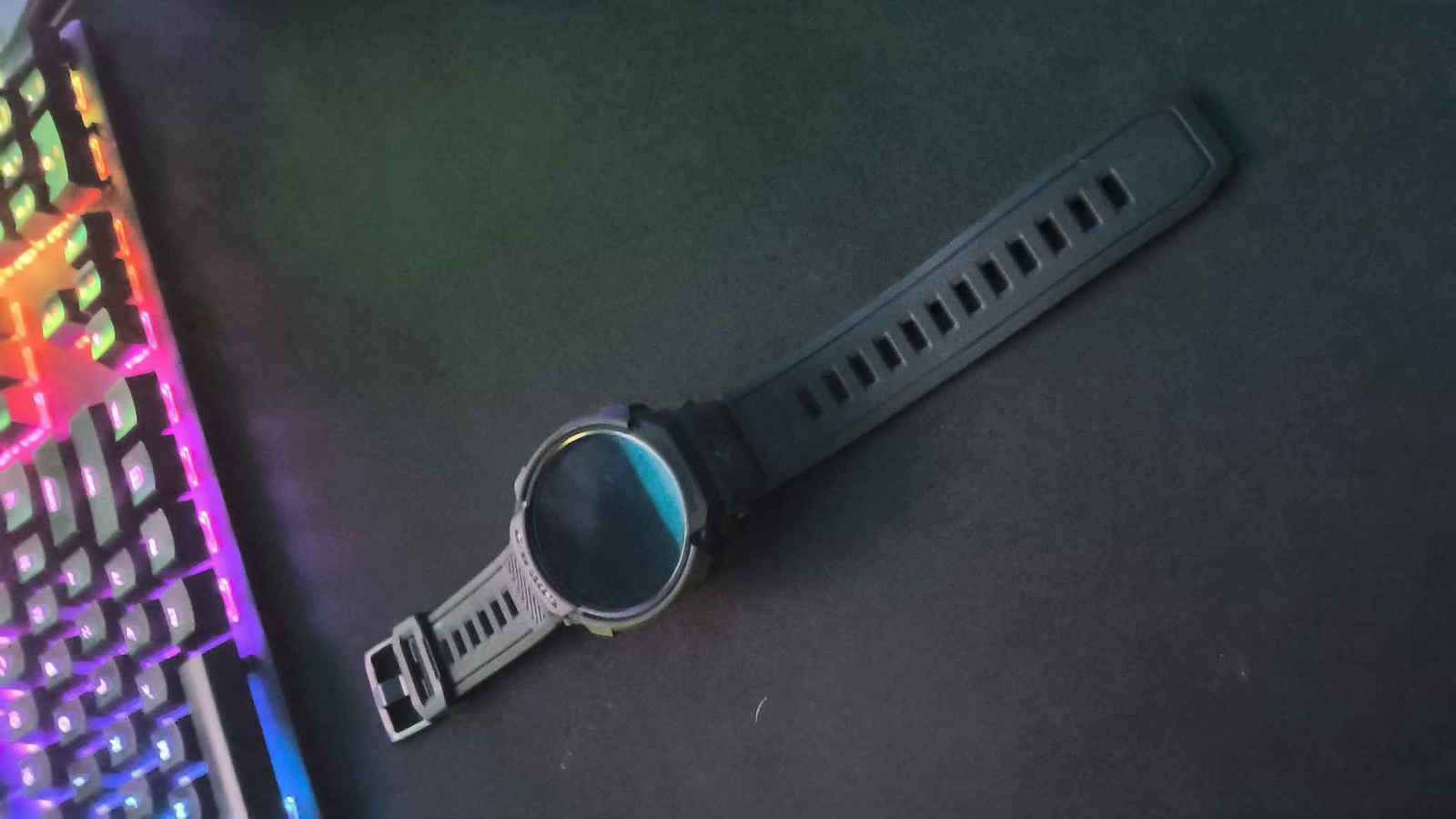 Spigen Rugged Armor Pro Silikonhülle in Schwarz Farbe für Samsung Galaxy Watch 8 44 mm