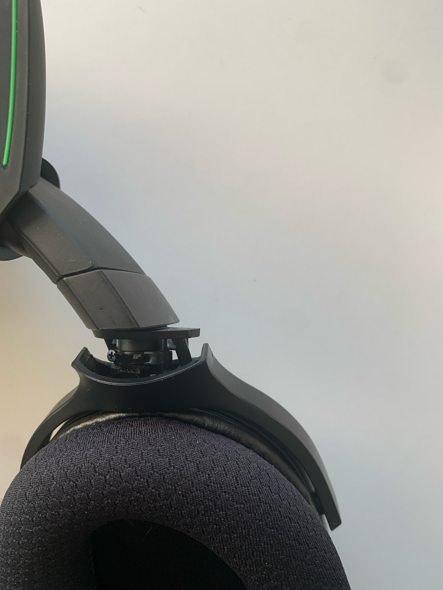 Razer Barracuda X Wireless Over Ear Gaming Headset with 3.5mm / USB / Bluetooth Connectivity for PC