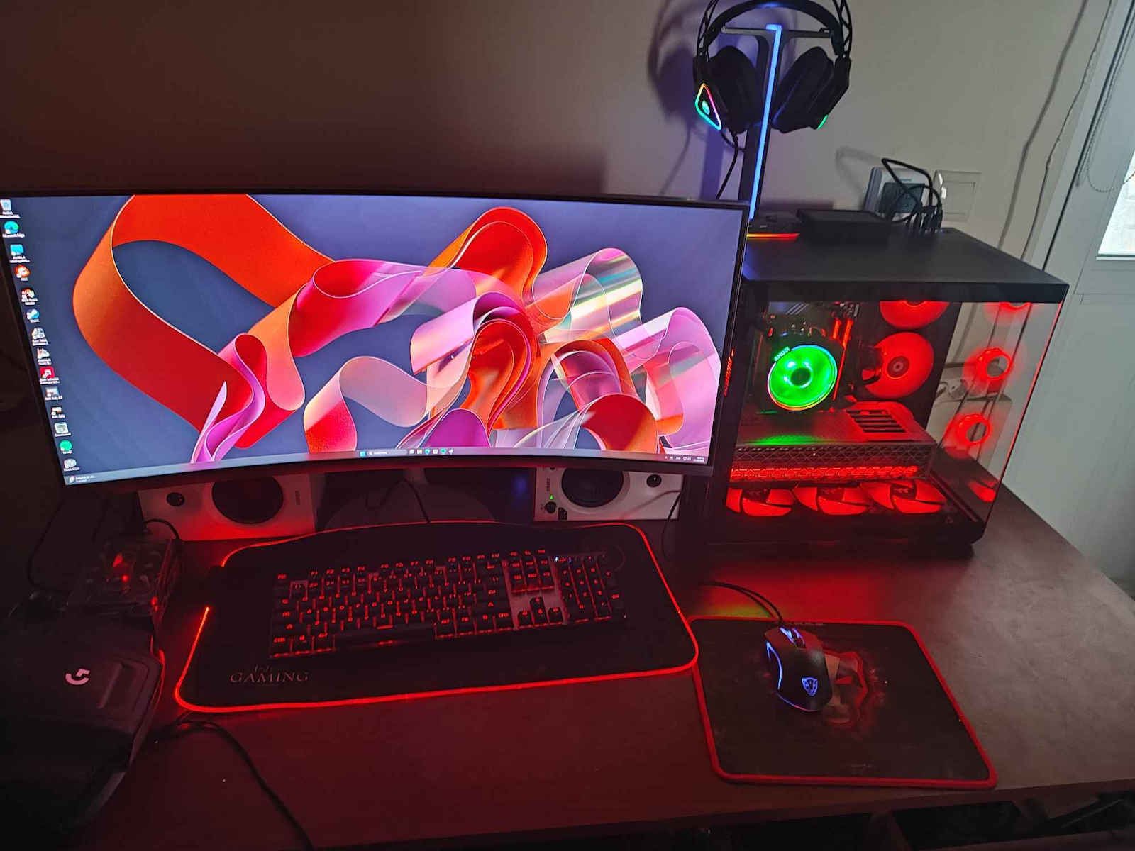 Havit TH650 RGB Επιτραπέζια Βάση Ακουστικών με Φωτισμό LED και Θύρα USB Μαύρη