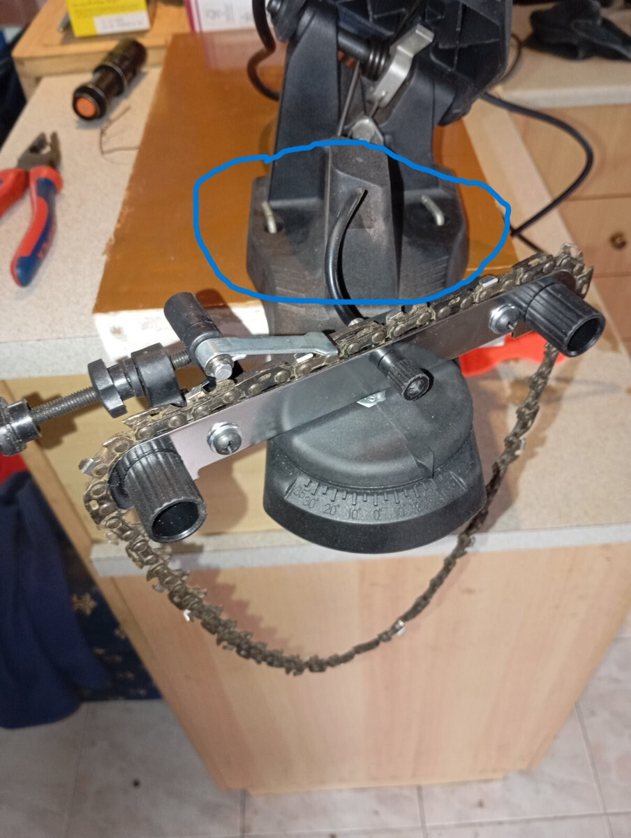 Hyundai HCS 100 EL Electric Sharpener Chainsaw 85W 84A32